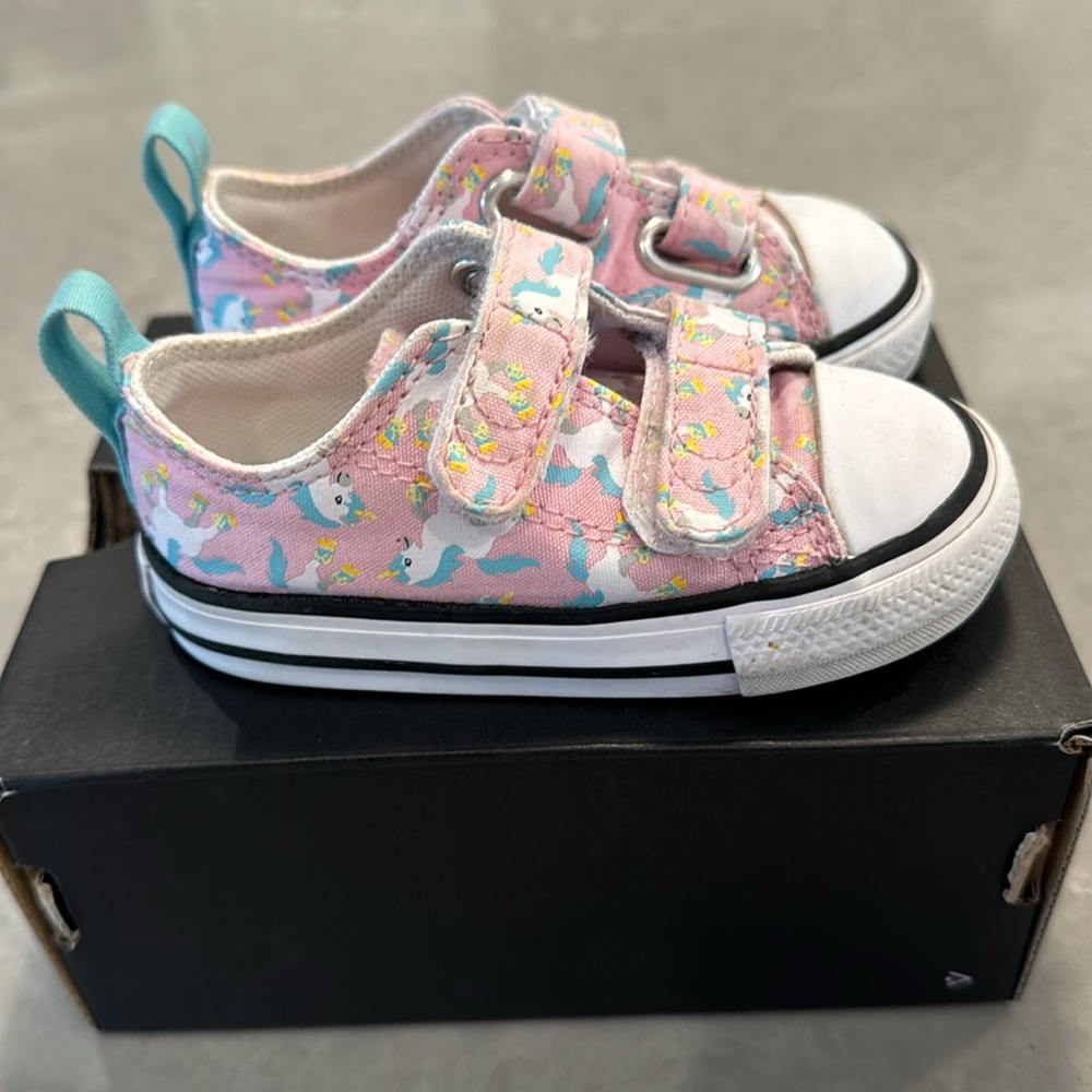 Size 5 infant Converse pink unicorn printed sneakers shoes for baby girls - Picture 6 of 9